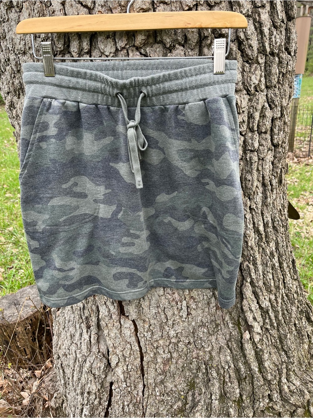 ⬇️Price Drop!⬇️ Jane And Delaney Drawstring Camo Skirt in size S